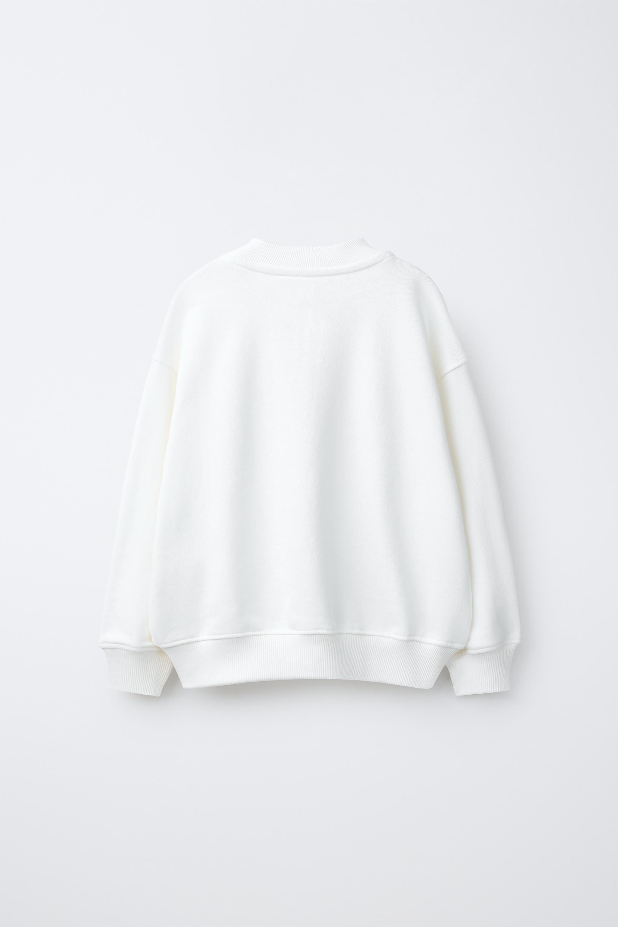 SWEAT AVEC PIÈCES ET INSCRIPTION