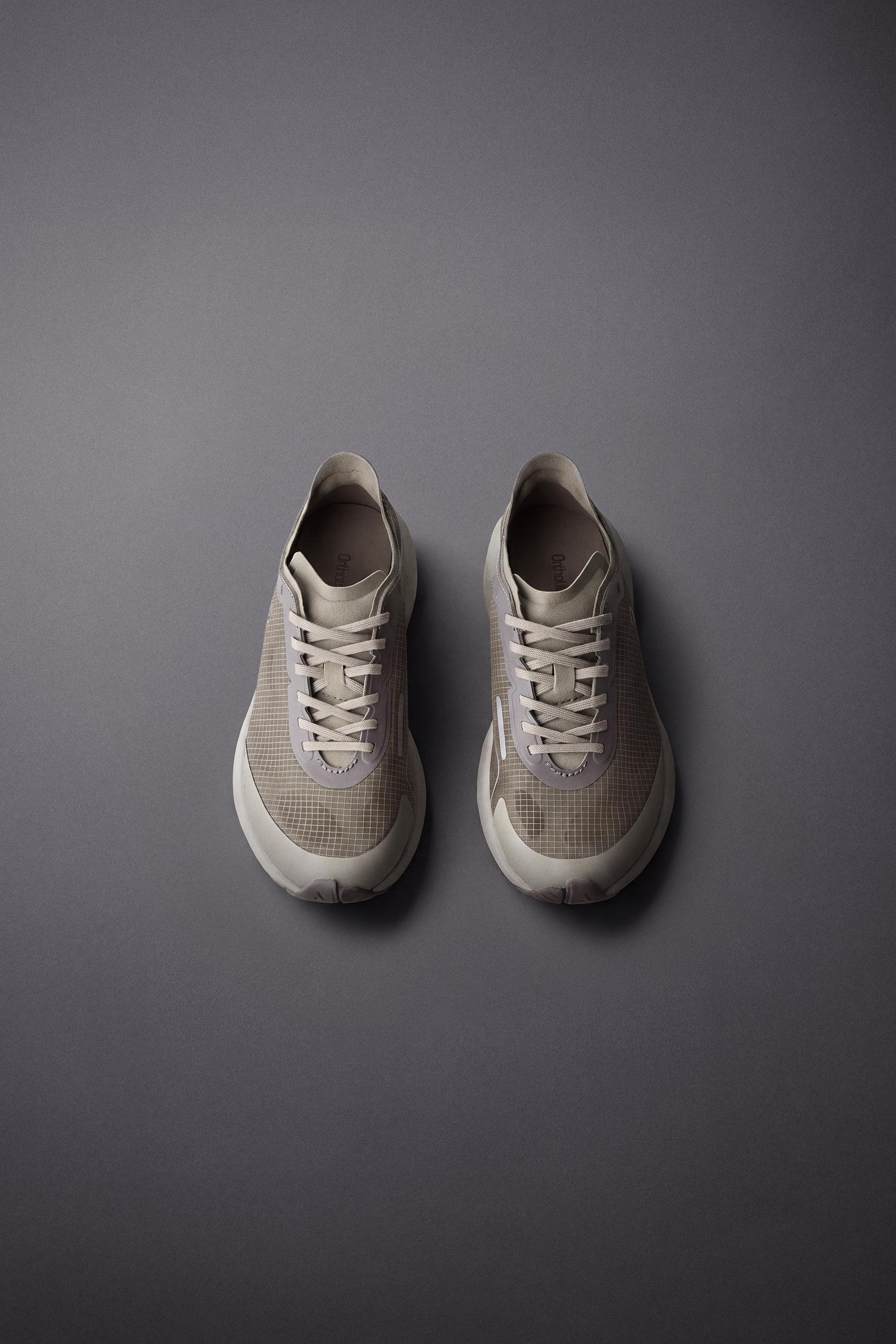 CONTRAST SNEAKERS — Brown