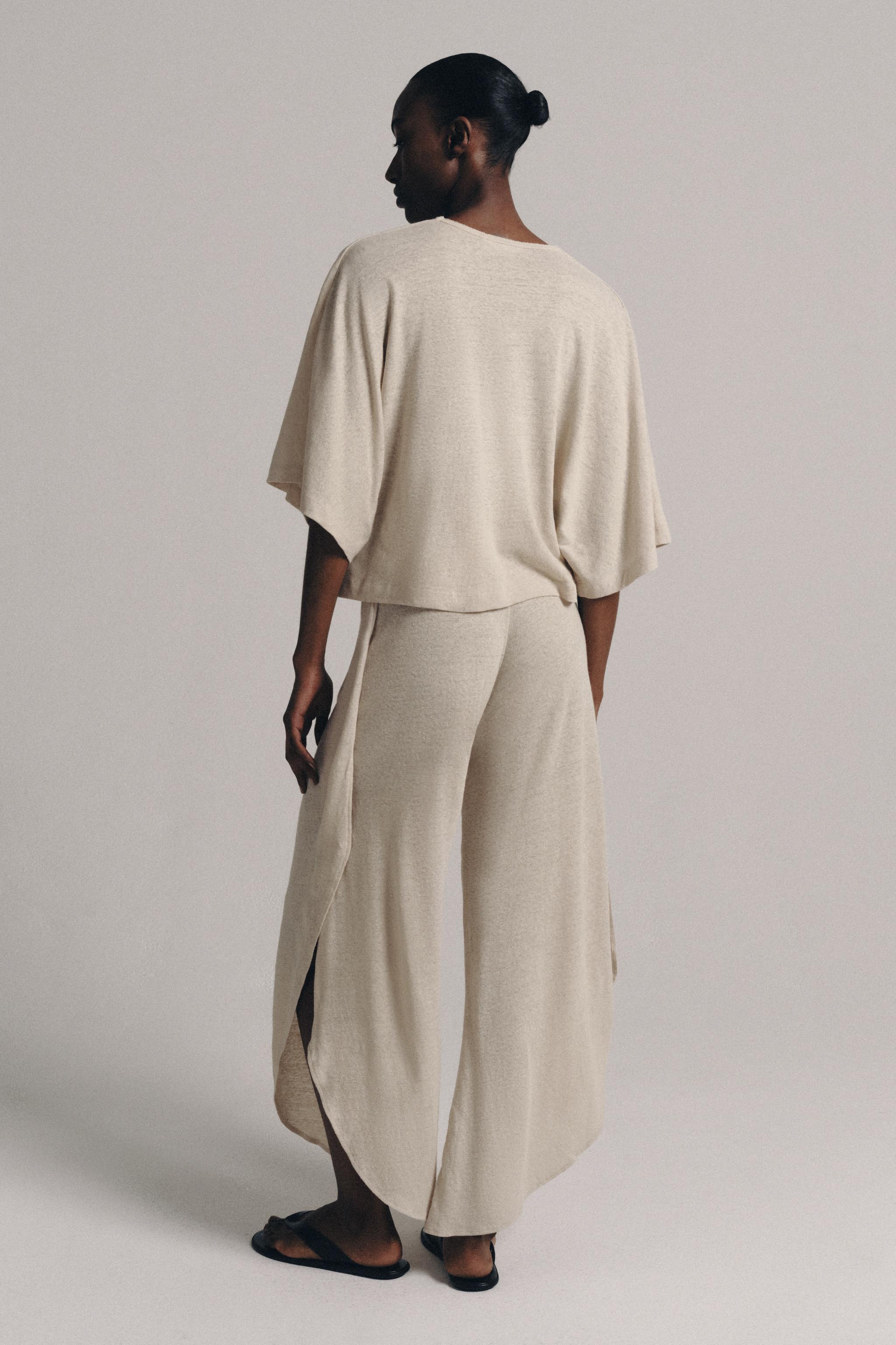V-NECK LINEN BLEND T-SHIRT — Sand