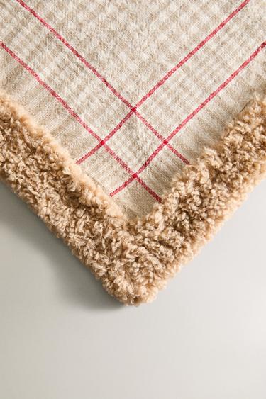 REVERSIBLE CHECK PET THROW - Light beige by Zara - Image 2