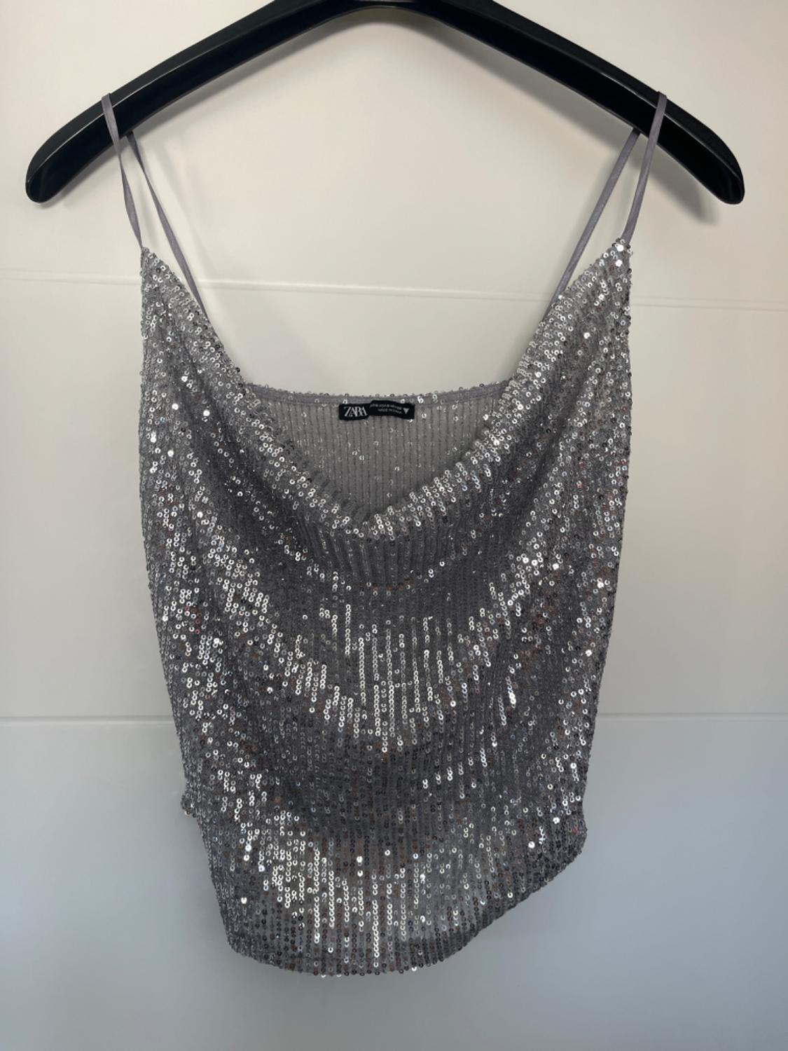 SEQUINNED TOP