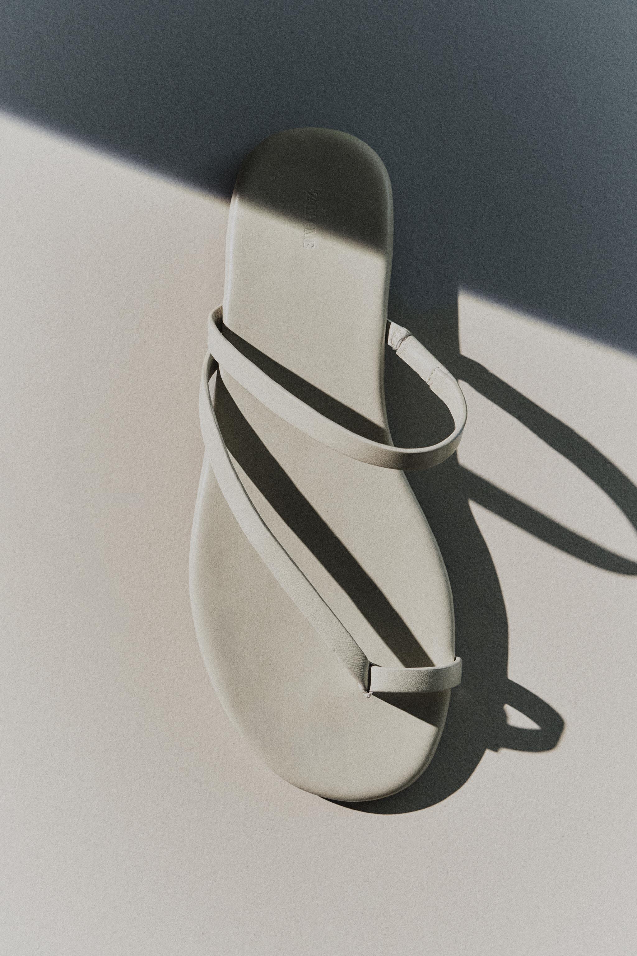 FLAT LEATHER SANDALS — Beige
