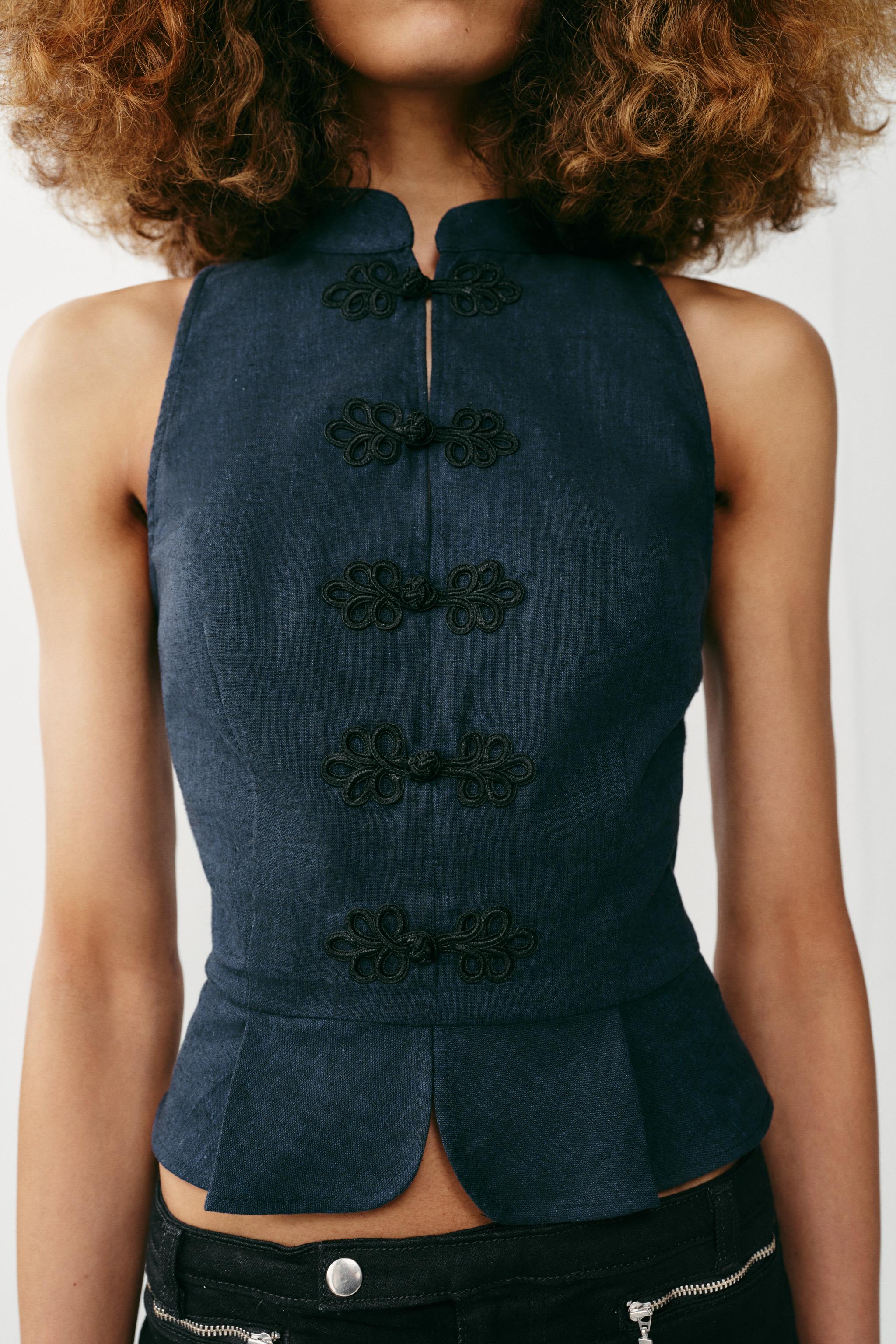 Женские рубашки Zara LINEN PEPLUM FROG CLASP TOP — фото 4