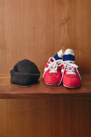 CONTRAST TRAINERS - Red by Zara