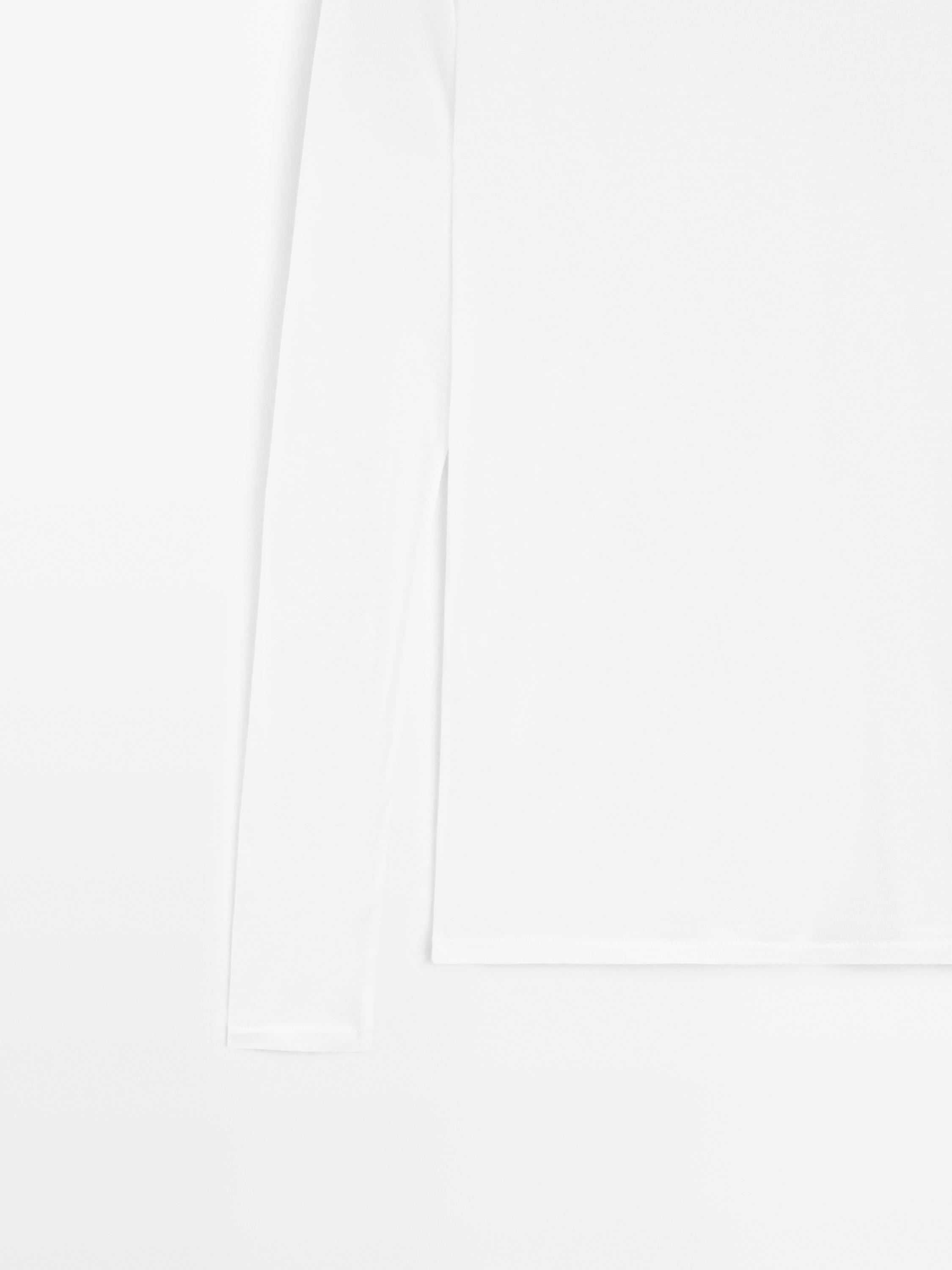 Lightweight t-shirt with collar detail