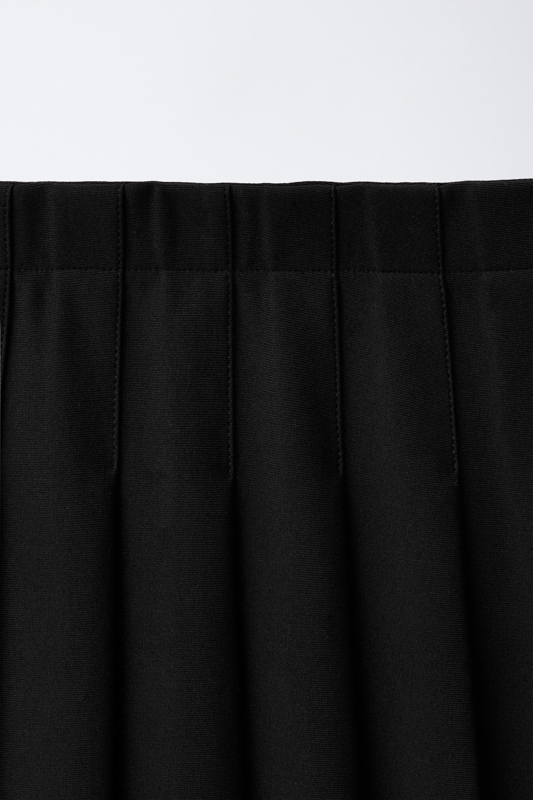 SOLID PLEATED SKIRT