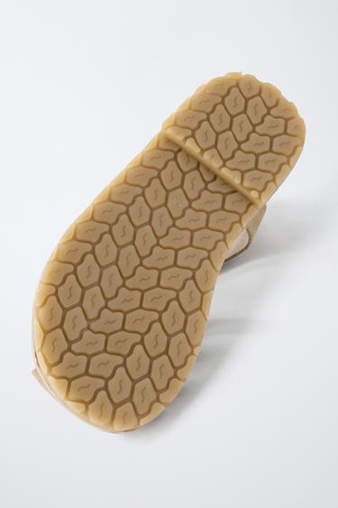 SANDALES STYLE PLAGE EN CUIR - Marron sable de Zara - Image 6