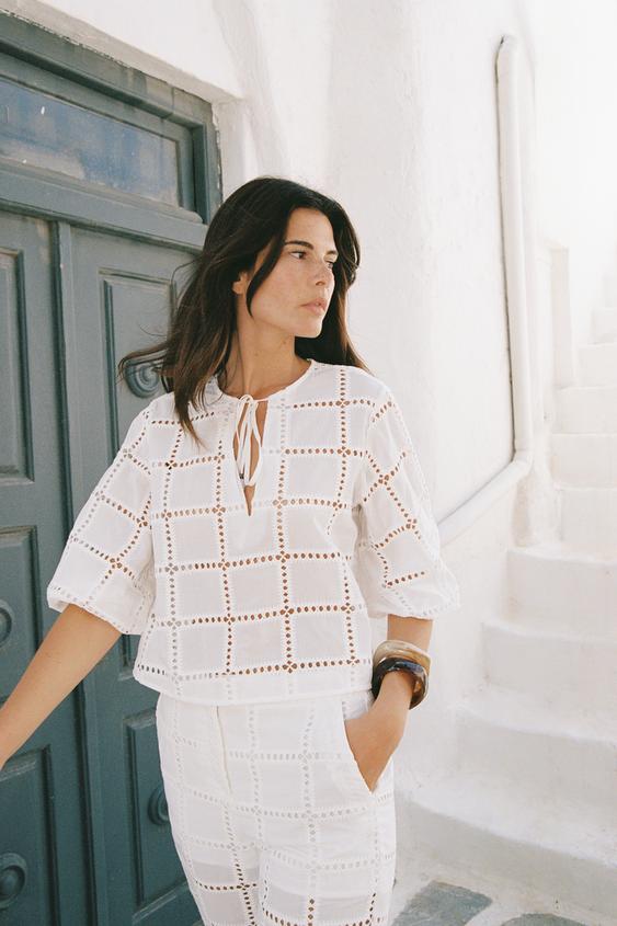 EMBROIDERED EYELET SHORT BLOUSE