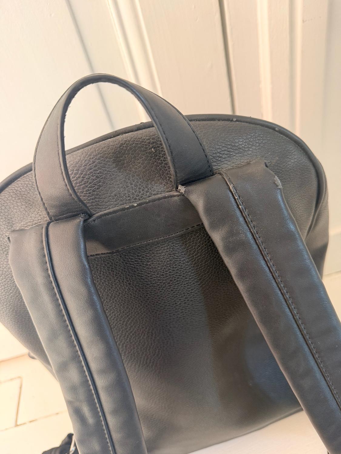 BLACK BACKPACK - Image 3