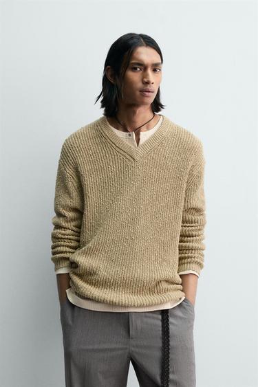 IRREGULAR TEXTURED V-NECK JUMPER - camel by Zara