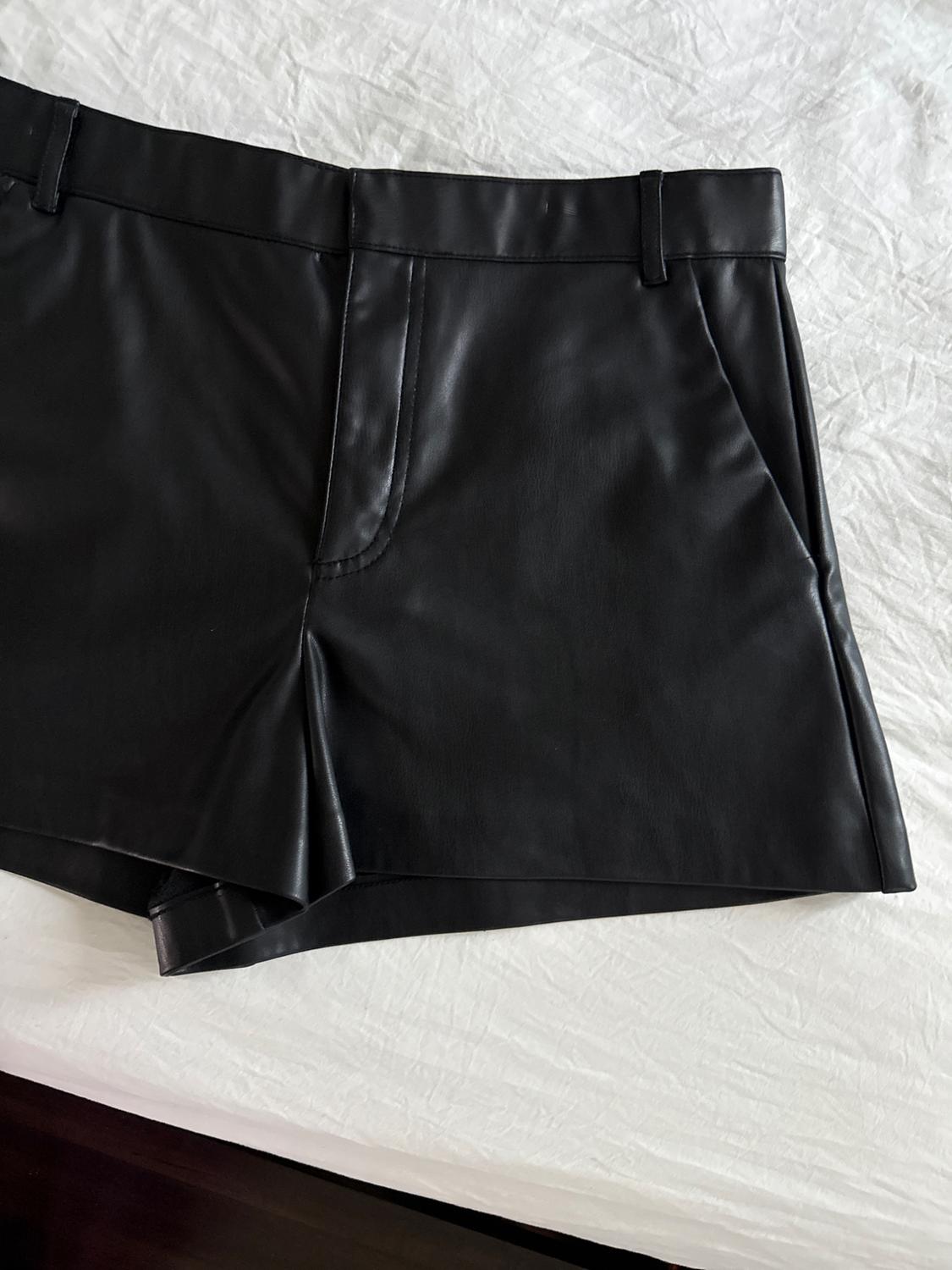 SHORTS EFECTO PIEL - Image 3