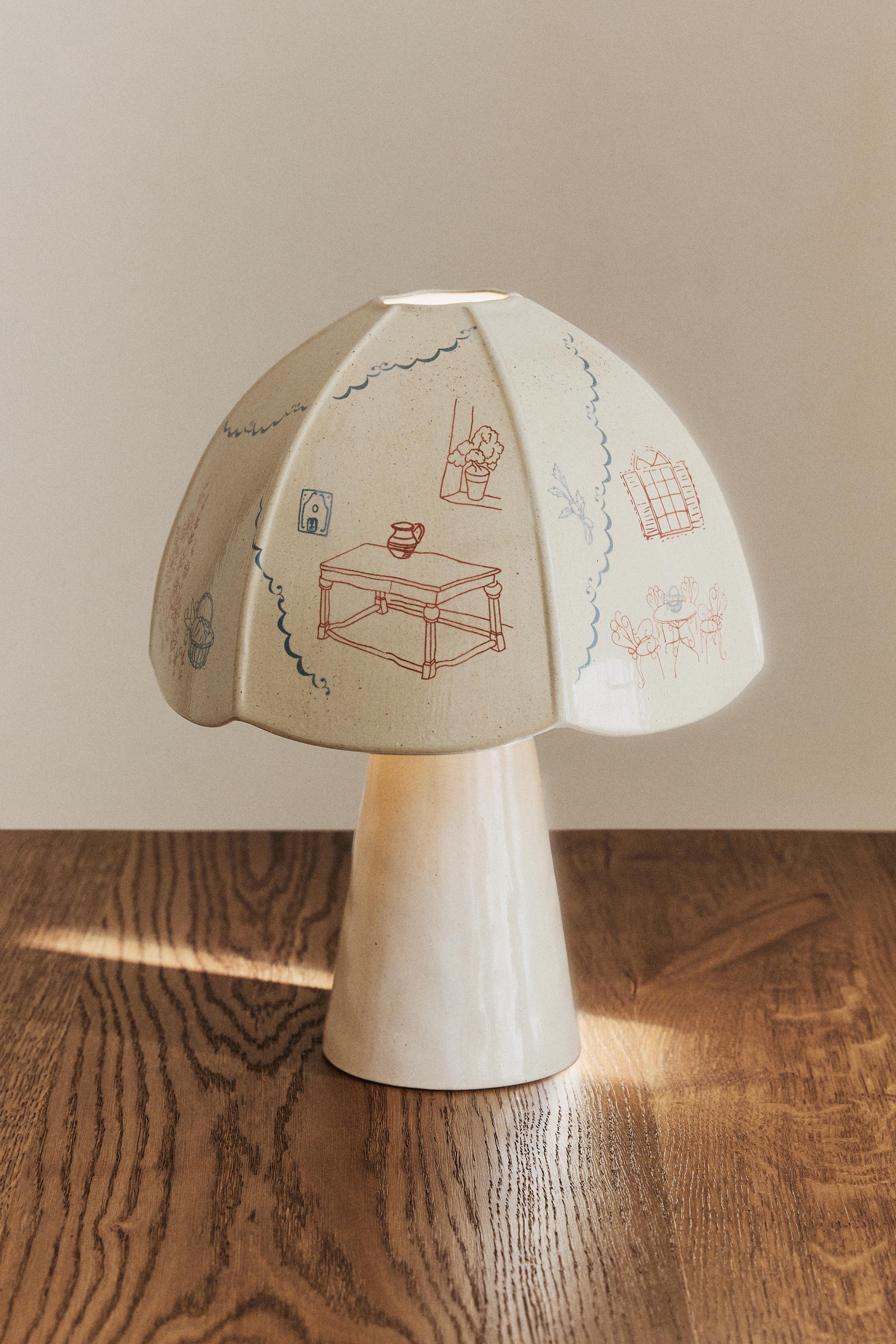 CERAMIC TABLE LAMP WITH PAINTED MOTIFS