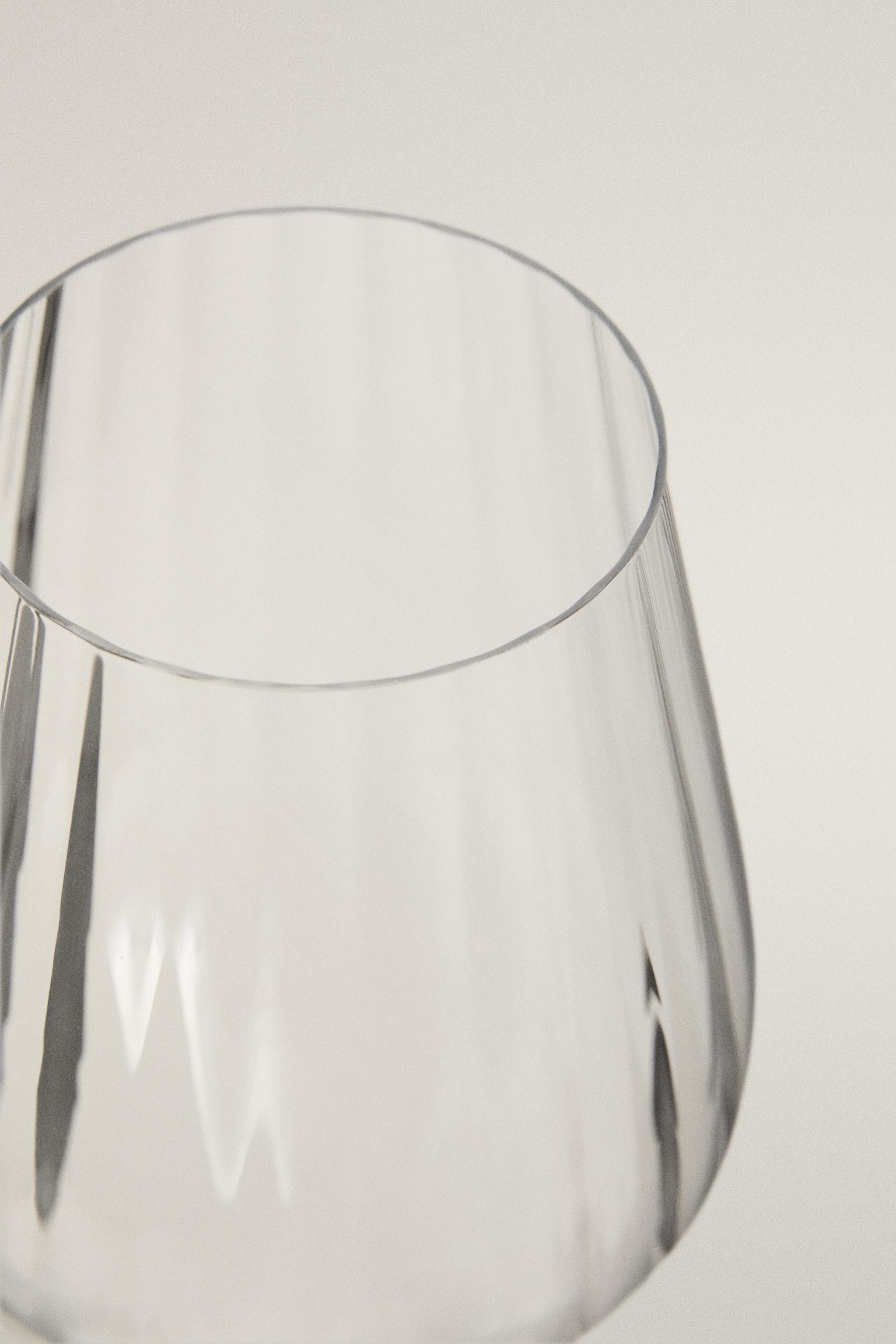 RAISED CRYSTALLINE WINE GLASS