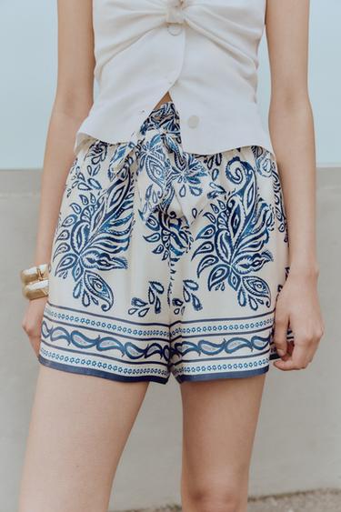 BERMUDA PAPER BAG ESTAMPADA SATINADA - Crudo de Zara