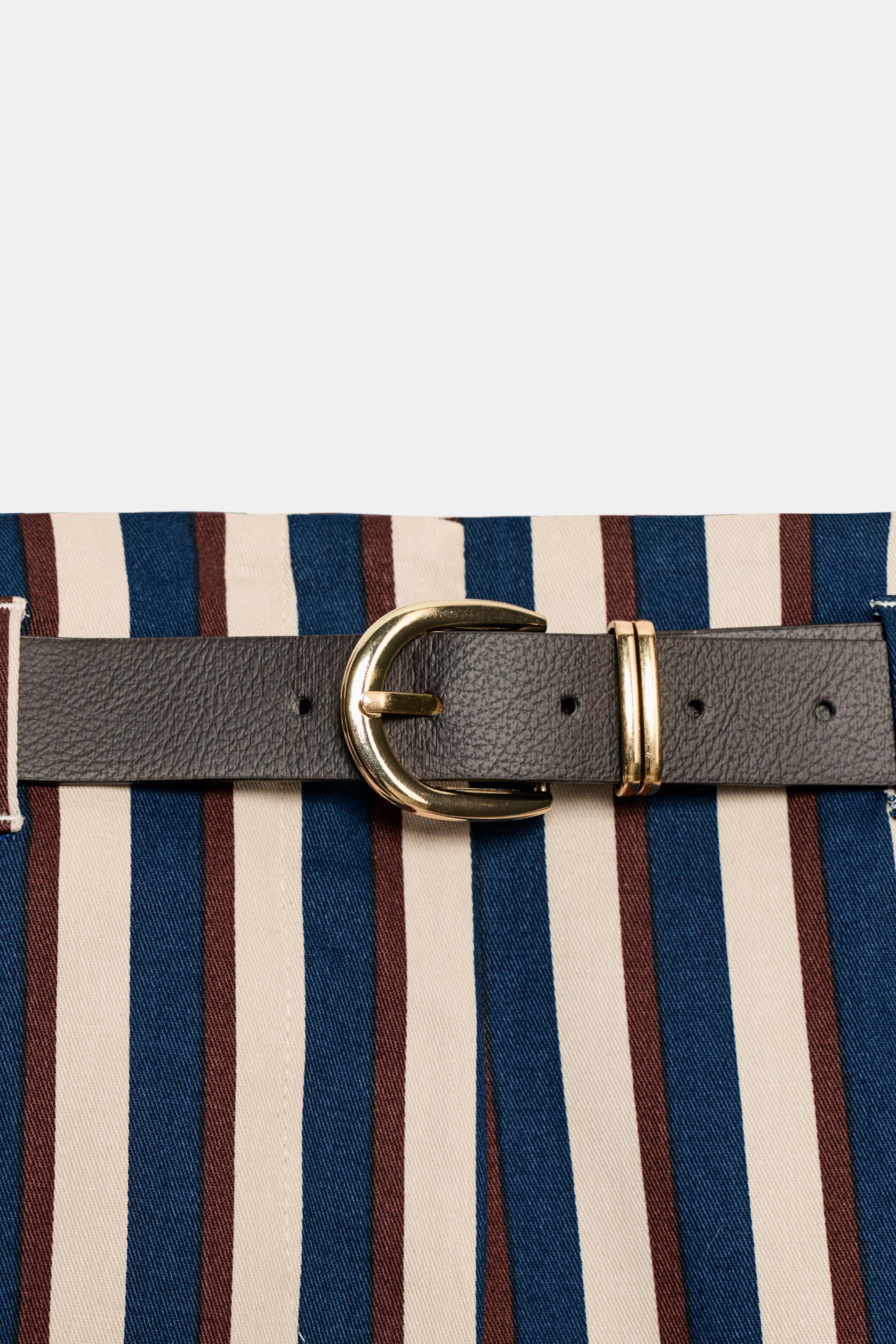 PANTALON À RAYURES ET CEINTURE