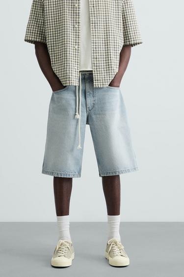 Zara BAGGY FIT DENIM SHORTS - Light blue