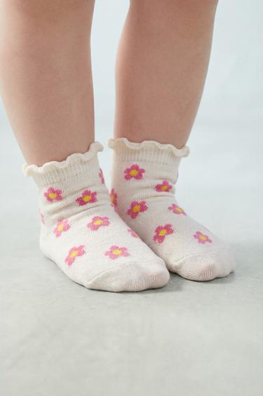 PACK DOS CALCETINES CORTOS FLORES - Rosa / Blanco de Zara