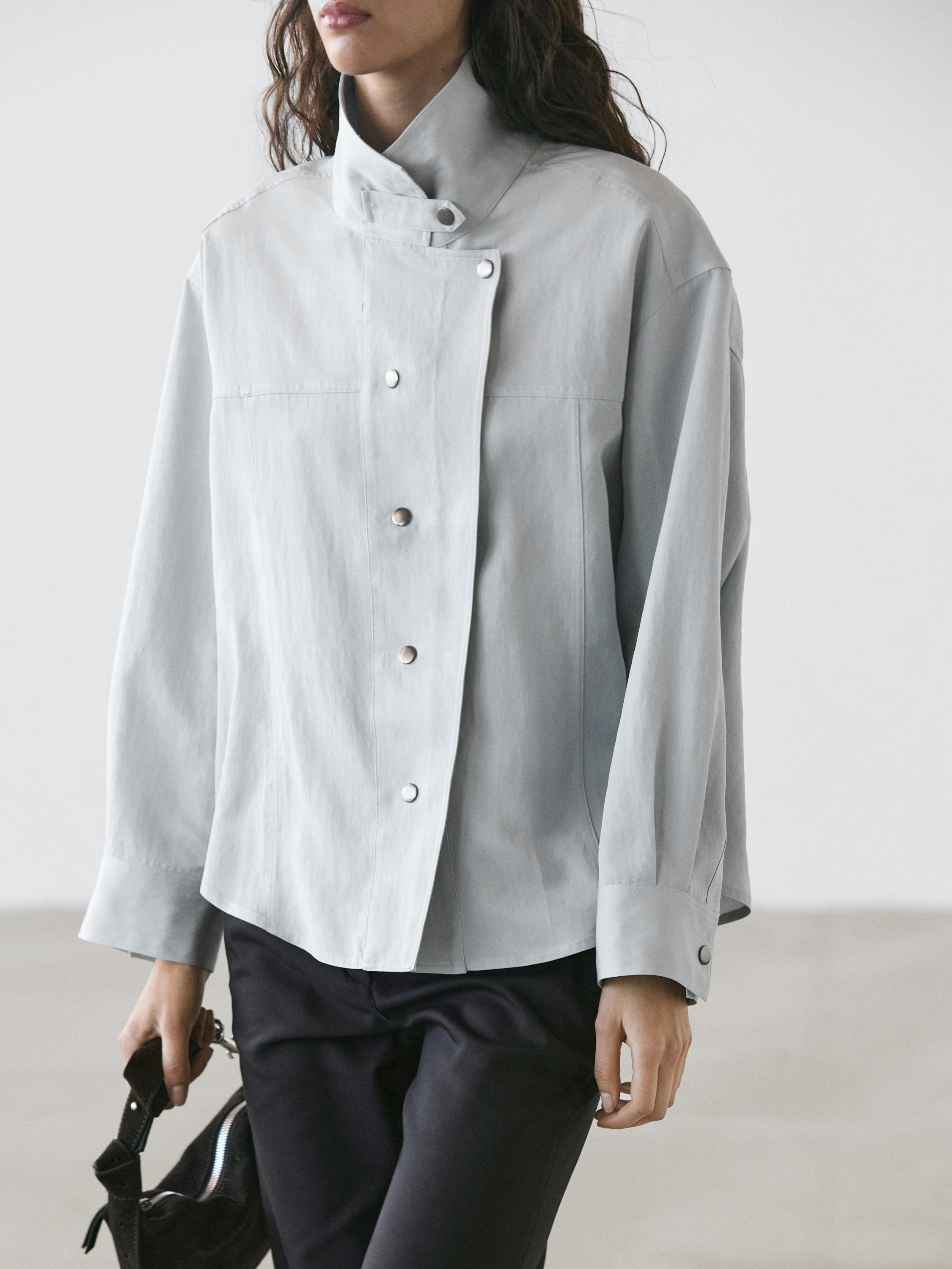 Flowing shirt with button details