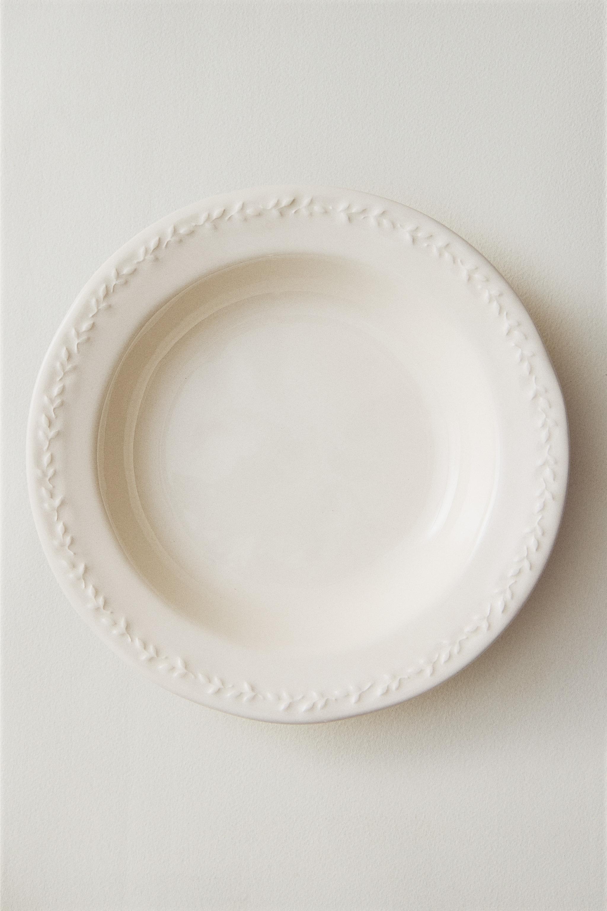 ASSIETTE CREUSE FAÏENCE BORD RELIEF