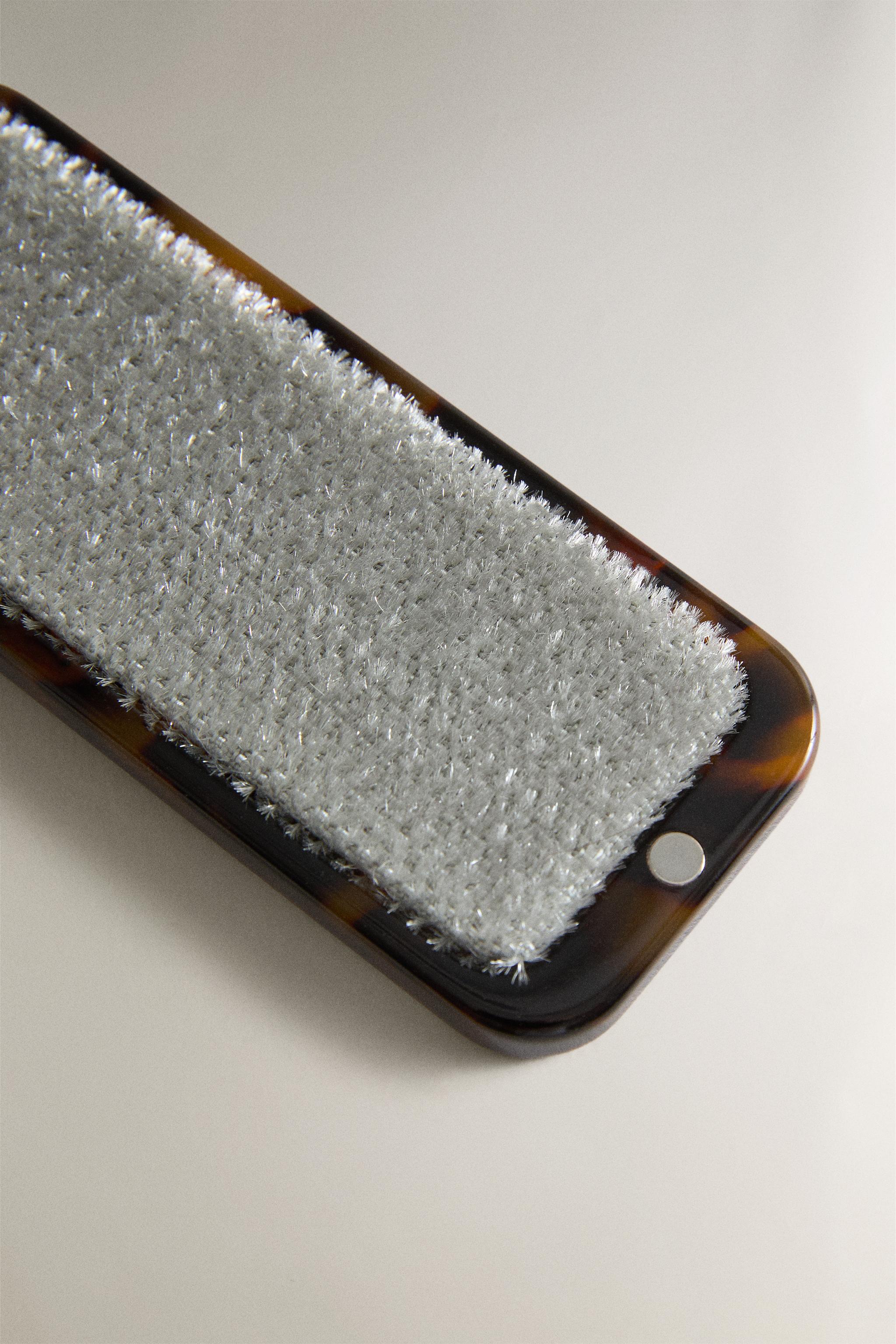 FOLDABLE LINT BRUSH