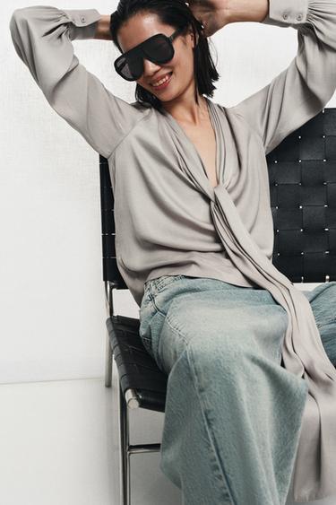 BLOUSE COL EN V AVEC NŒUD ZW COLLECTION - Gris perle de Zara - Image 4