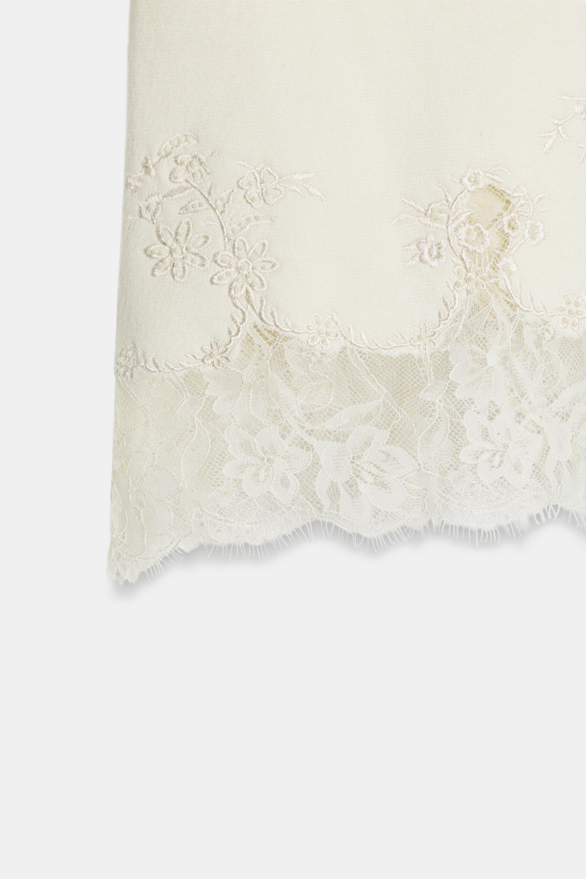 JUPE MI-LONGUE EN MAILLE FANTAISIE ET DENTELLE