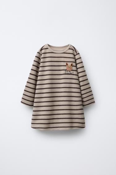 ПЛАТЬЕ ИЗ МЯГКОЙ ТКАНИ В ПОЛОСКУ С МАХРОВОЙ АППЛИКАЦИЕЙ — КОРИЧНЕВЫЙ от Zara