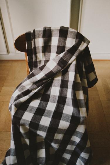 CHECK AND FRINGE BLANKET - Brown by Zara