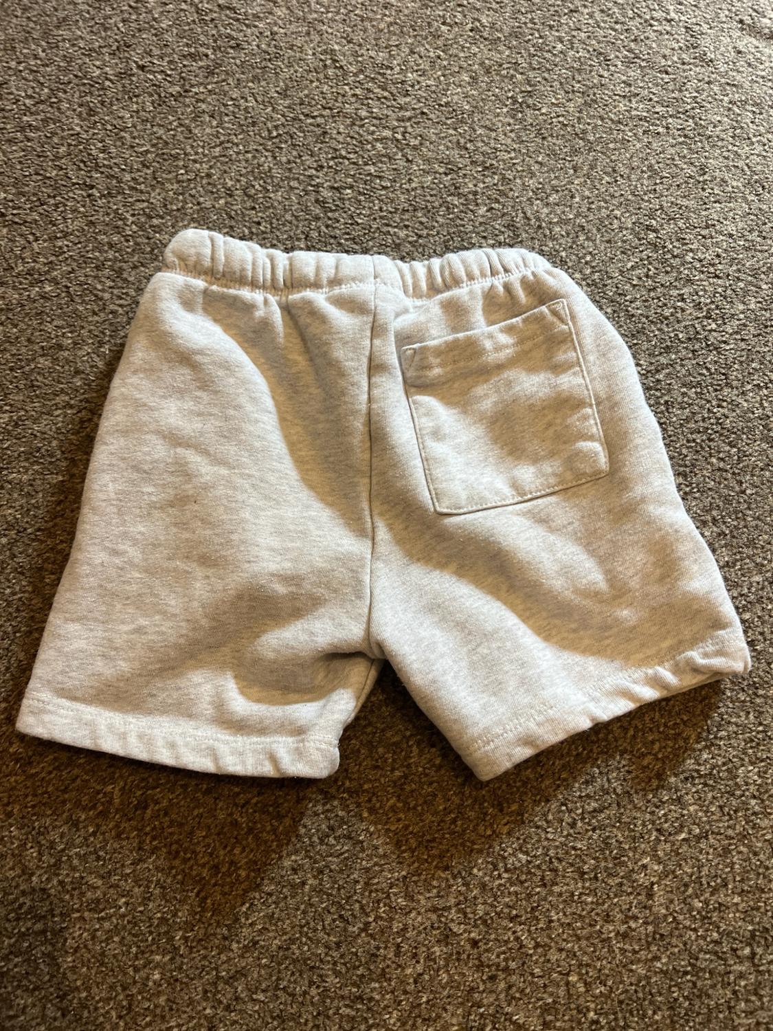 TEXT PRINT PLUSH BERMUDA SHORTS - Image 2