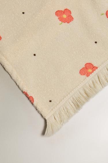 SERVIETTE DE PLAGE FLEURIE - Crème de Zara - Image 1