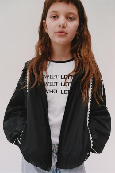 T-SHIRT À INSCRIPTION ET LISERÉS CONTRASTANTS - Blanc de Zara - Image 4