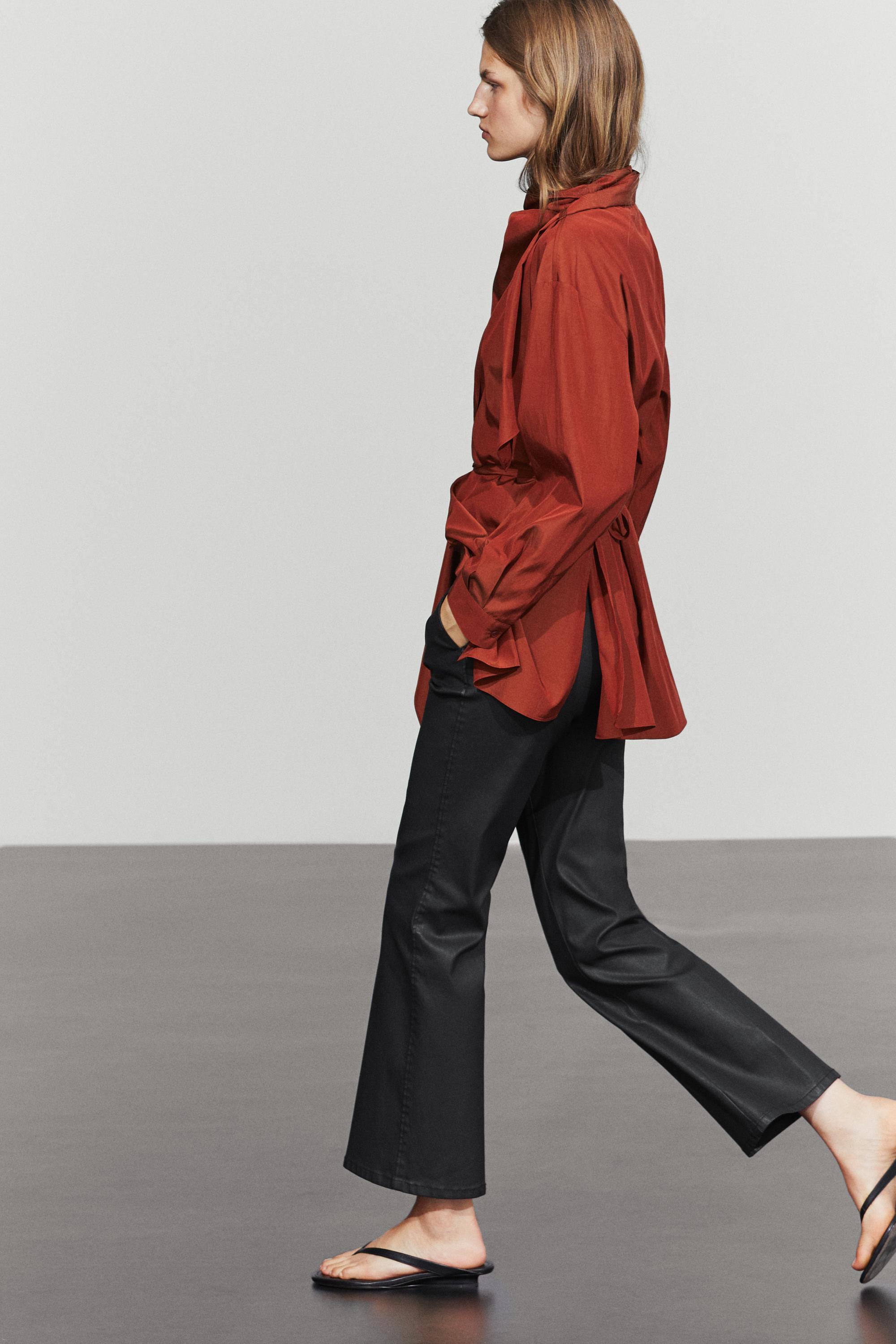 Rubberised cropped flare pants — Black