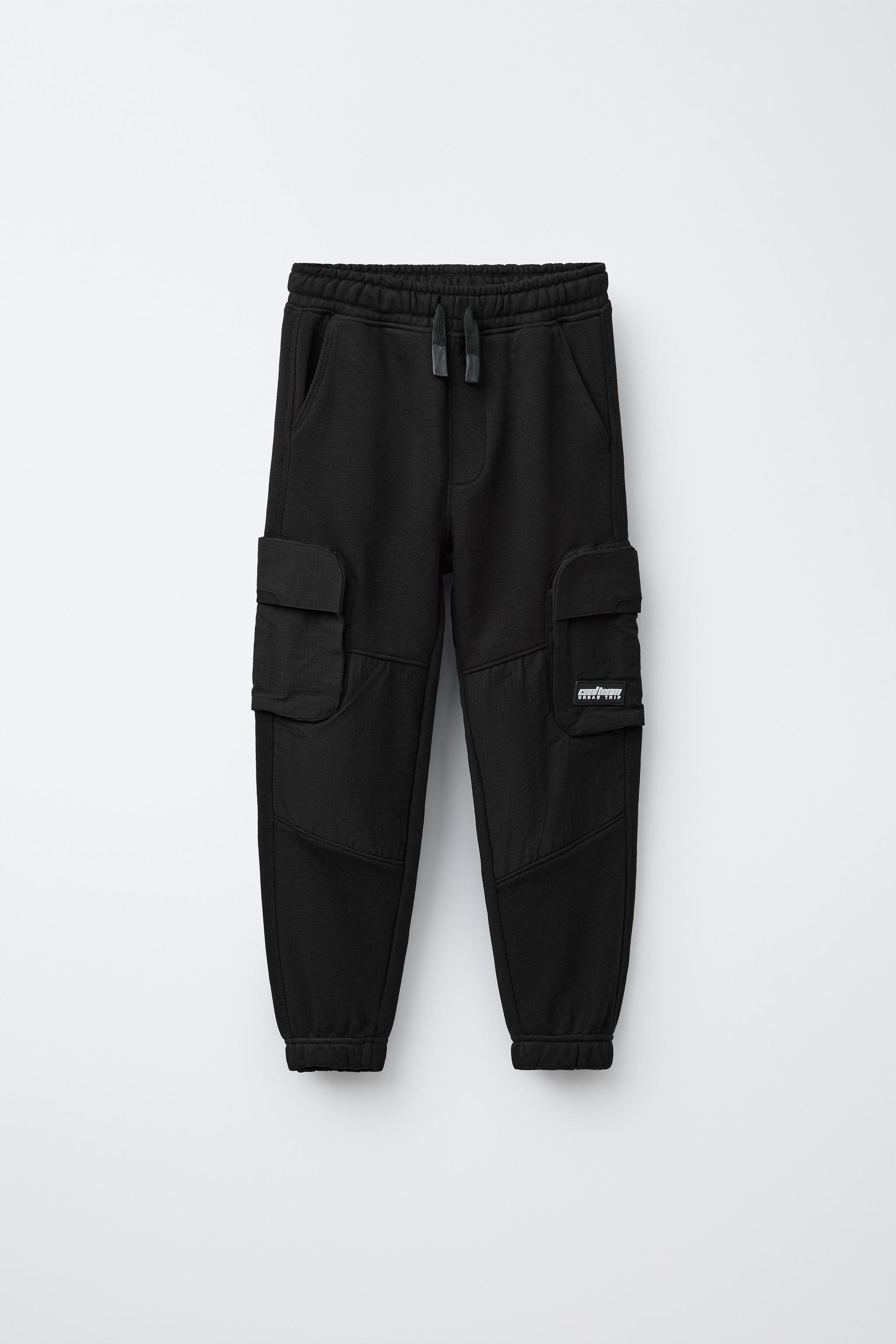 JOGGER PANTS WITH CARGO POCKETS