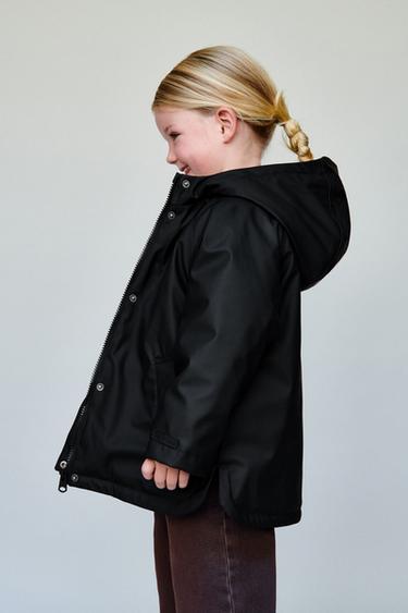 RUBBERISED WATER-REPELLENT RAINCOAT WITH FAUX FUR ANIMAL PRINT - Black by Zara