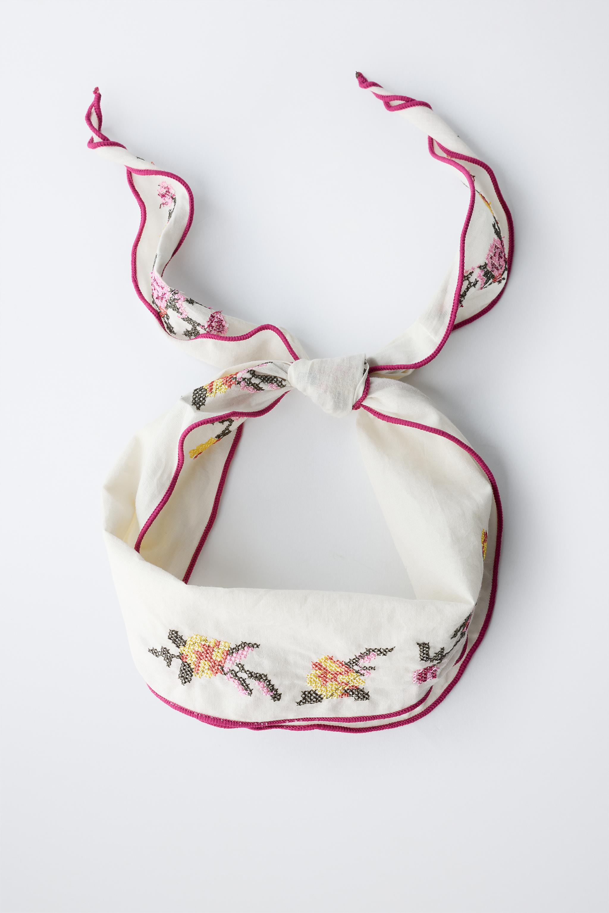 BANDANA AVEC BRODERIES AU POINT DE CROIX