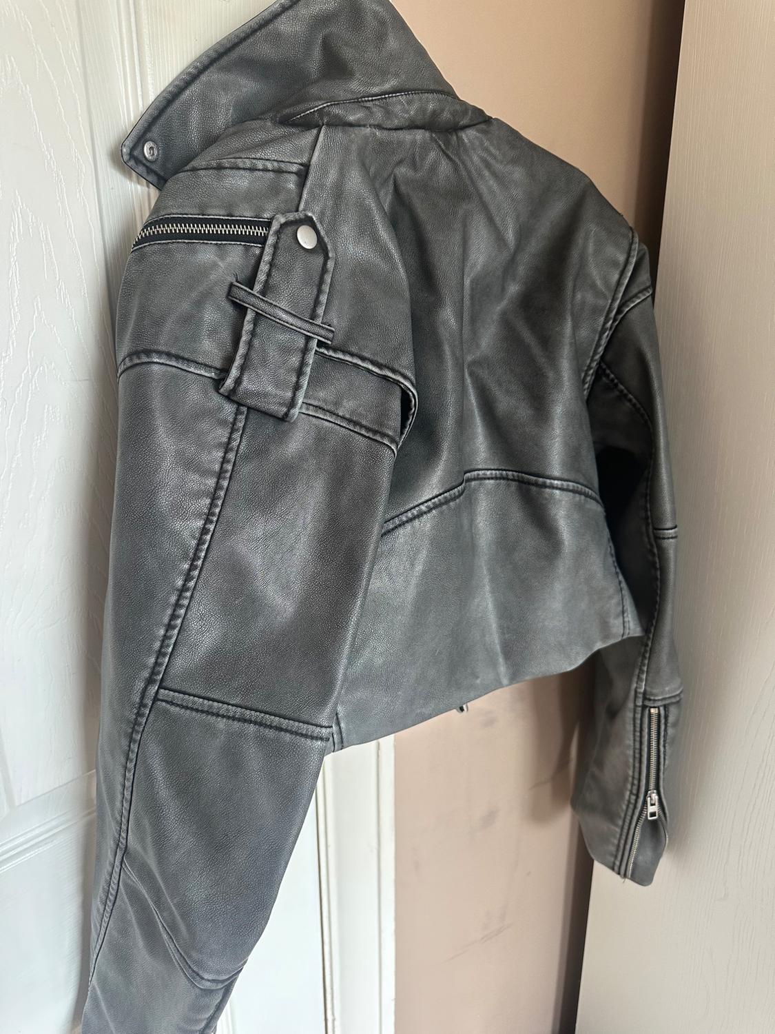 WORN A FEW TIMES - Image 4