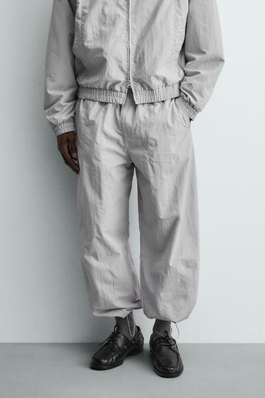 PANTALÓN JOGGER TÉCNICO BANDAS CONTRASTE - Gris claro de Zara