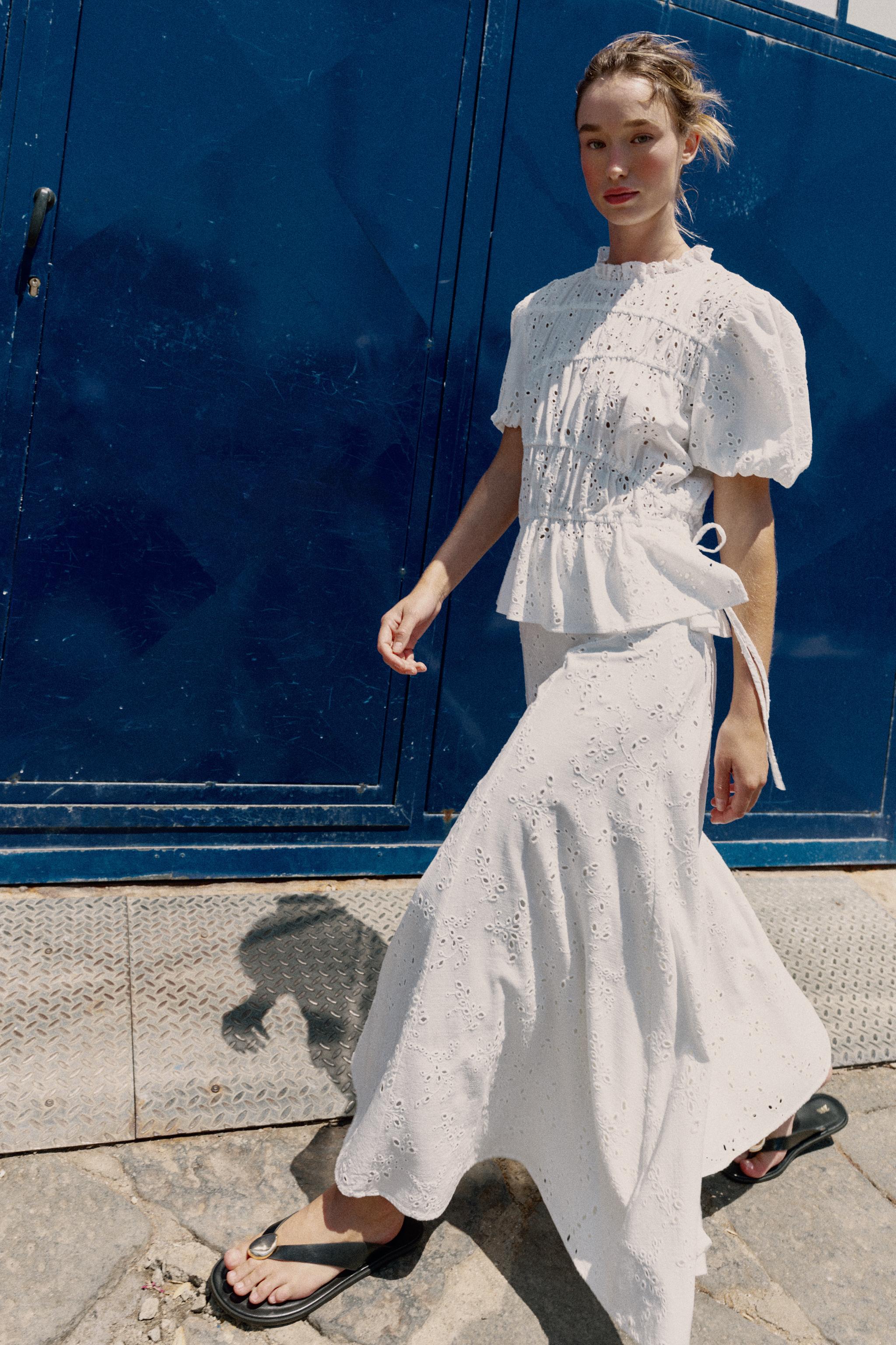 EMBROIDERED EYELET RUCHED TOP