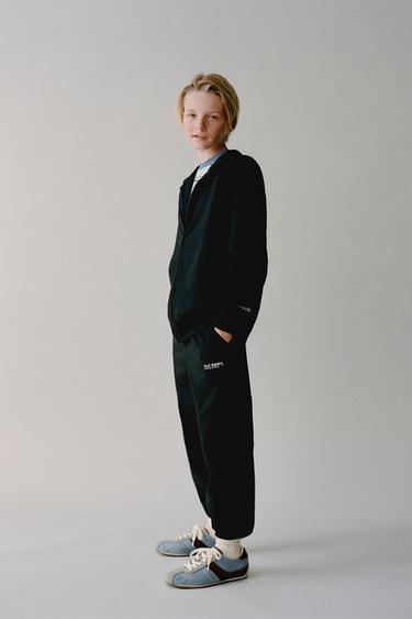 PANTALÓN FELPA JOGGER TEXTO - Negro de Zara