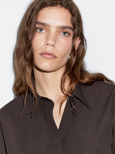 Camisa larga popelín 100% algodón - Marrón de Zara