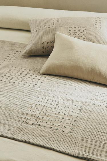 COLCHA DE ALGODÃO E LINHO EM PATCHWORK - Cru da Zara