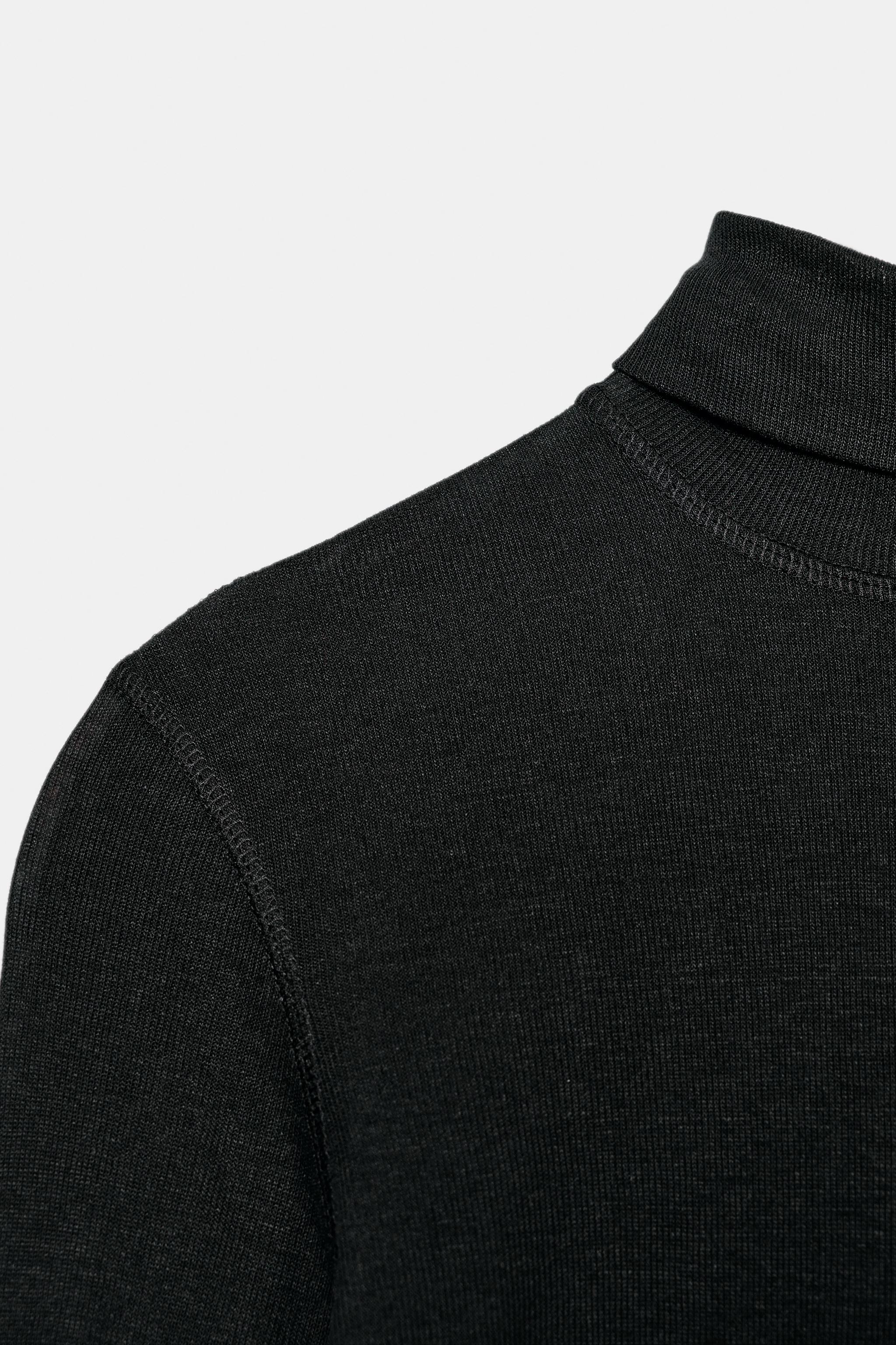HIGH NECK T-SHIRT