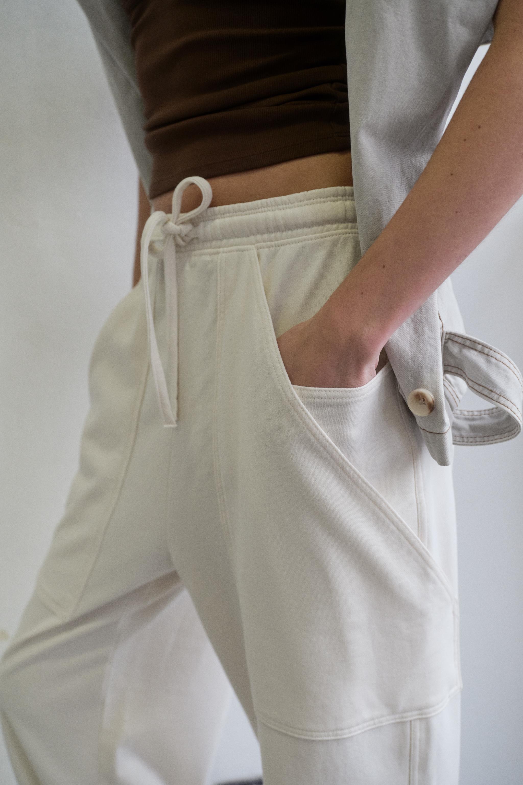 JOGGER PANTS WITH POCKETS