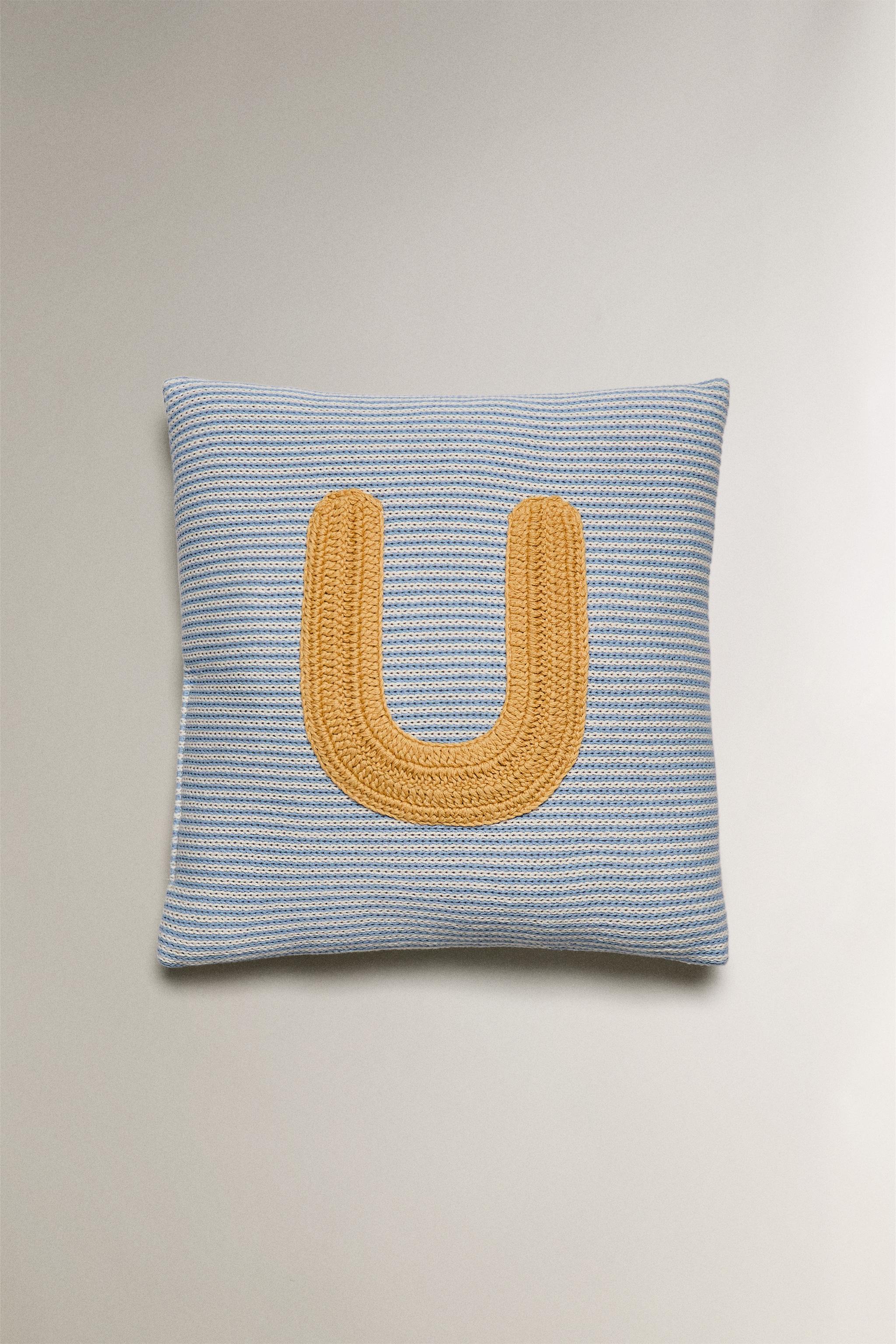 レター U 刺しゅう クッション - ライトブルー | ZARA Japan / 日本