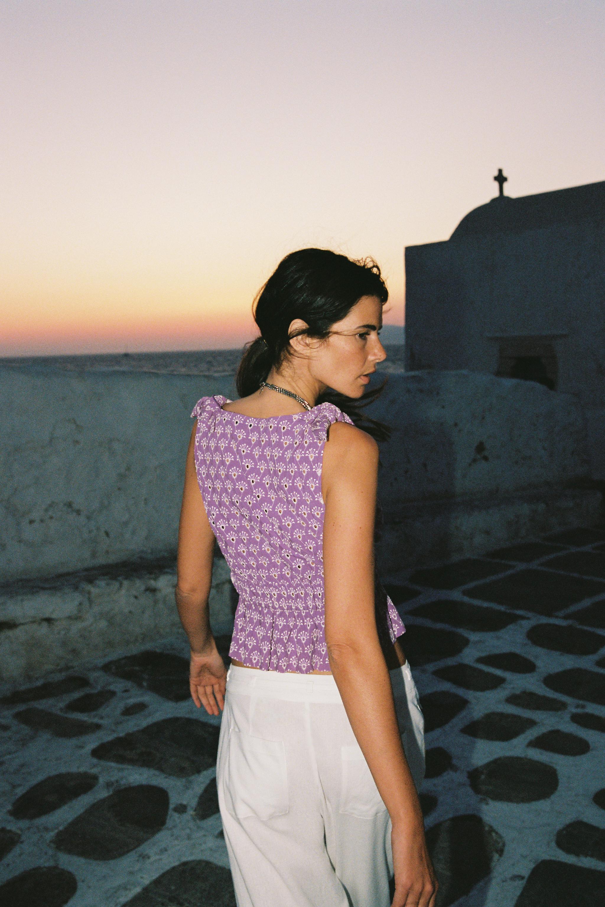 TOP À LACETS BRODÉ ET PERFORÉ
