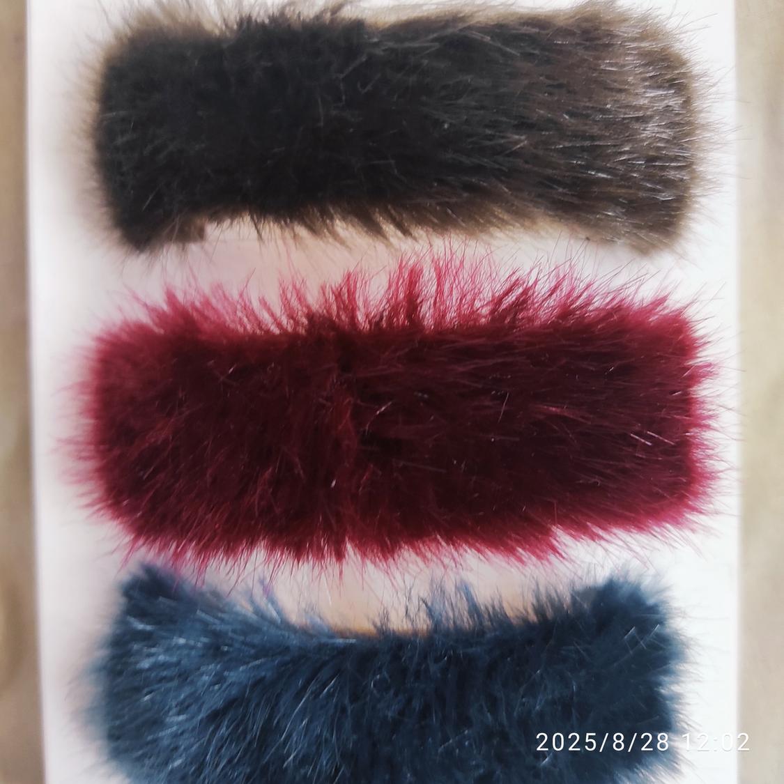 LIMITED EDITION PACK OF FAUX FUR BRACELETS - Image 3