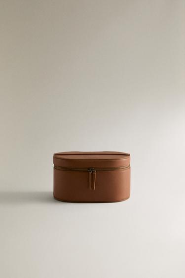SMALL RIGID LEATHER TOILETRY BAG - Brown by Zara