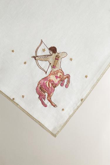 SERVIETTE DE TABLE LIN BRODÉE SAGITTAIRE | MARISA BERENSON - Écru de Zara - Image 2