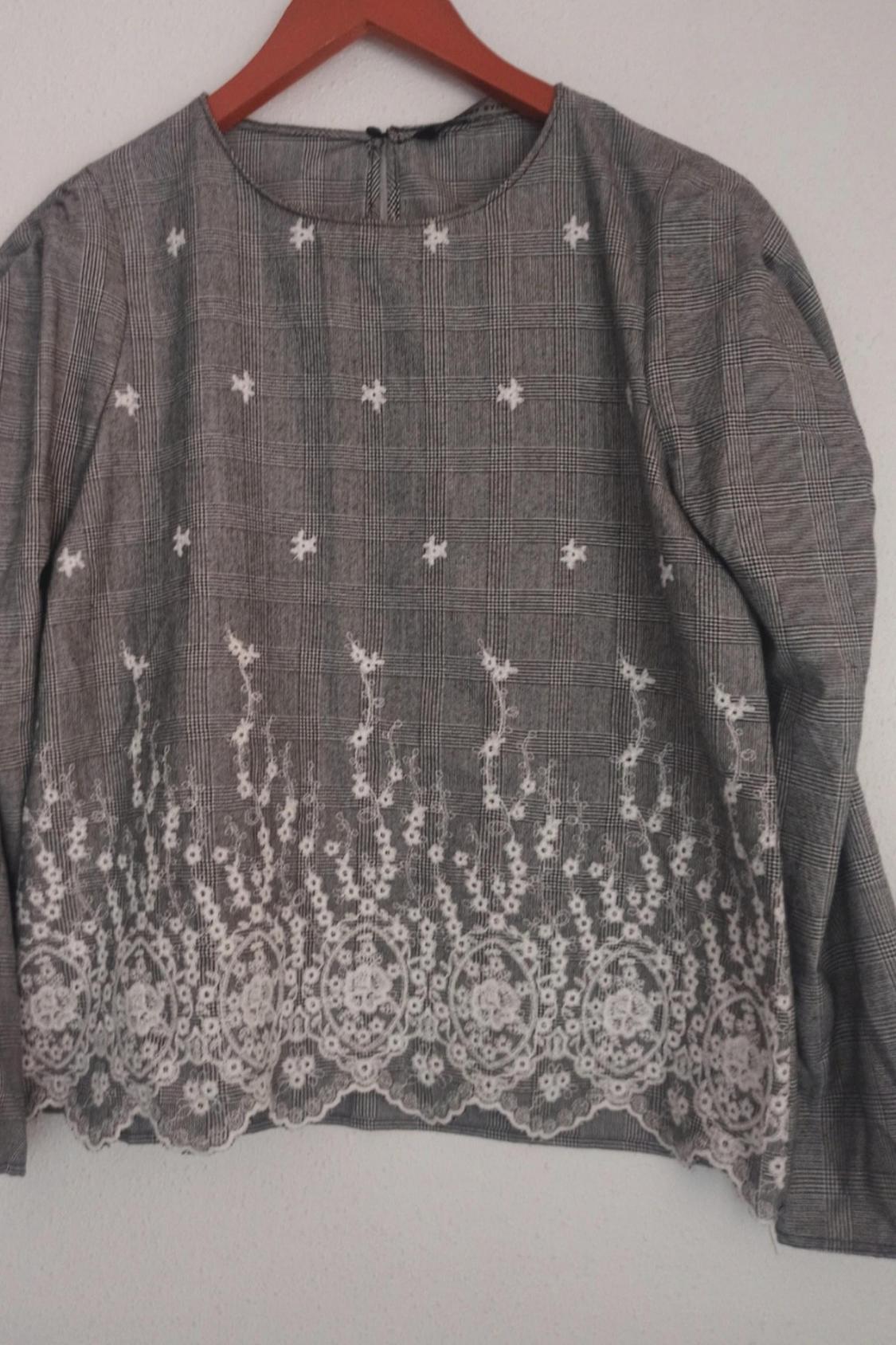 EMBROIDERED CHECKED TOP