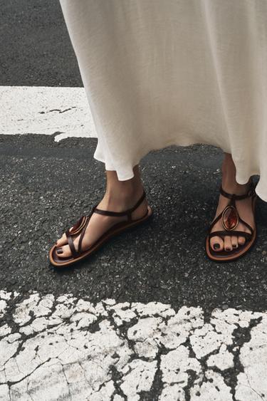 SANDÁLIA APLICAÇÃO METÁLICA - Castanho da Zara